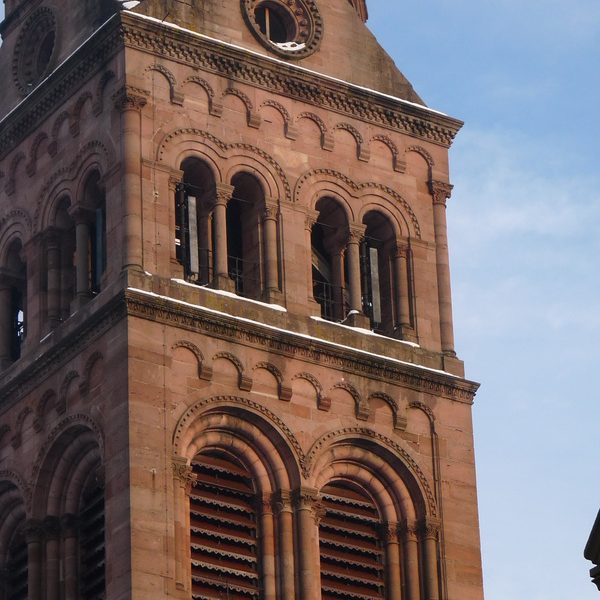 Intégration d'antennes dans le clocher d'une église